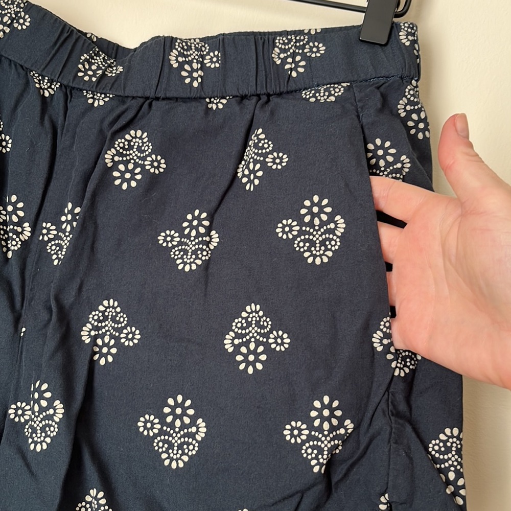 Madewell Navy Floral Shorts Size Small - Picture 3 of 7